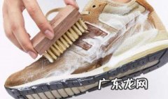 油滴到鞋子上怎么去掉 油滴在鞋子上洗不掉怎么办