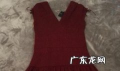 酒红色裙子搭配什么最好看 酒红色裙子配什么衣服好看