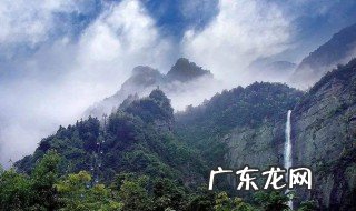 写出一句形容庐山瀑布的诗句 用一句话形容庐山瀑布