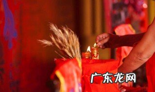 中式婚礼上穿红色寓意着什么 中式婚礼穿红色还是金色好