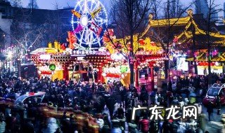 形容人多热闹的成语aabb 形容人多热闹的成语