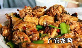 黄焖鸡的做法最正宗的做法 黄焖鸡的做法最正宗的做法焯水