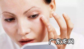 为什么油性皮肤爱长痘痘 为什么油性皮肤爱长痘痘呢