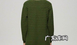 墨绿色的衣服怎么搭配衣服 墨绿色的衣服怎么搭配