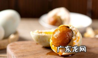 咸鸭蛋怎么腌制才出油好吃不咸而且保存时间长 咸鸭蛋怎么腌制才出油好吃