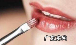 怎样涂口红不干不掉色 怎样涂口红不干