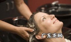 怎么洗头发不油没有头皮屑 怎么洗头发不油