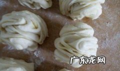 花卷怎么做的 排骨上面放花卷怎么做的