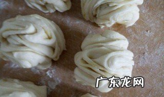 花卷怎么做的 排骨上面放花卷怎么做的
