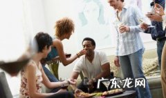 如何跟矮子聊天的沙雕图片 如何跟矮子聊天