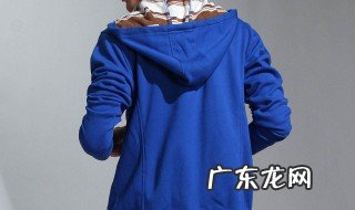 蓝色卫衣配什么裤子 蓝色卫衣配什么裤子好看