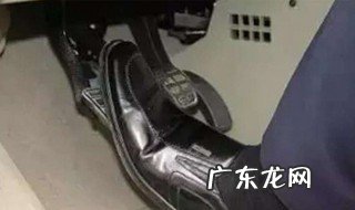 科目二倒车入库离合器怎么踩 离合器怎么踩