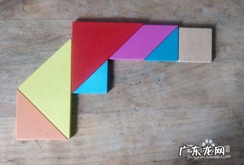 用蝶式七巧板怎么拼组一台苹果电脑