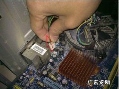 台式电脑电源线怎么插
