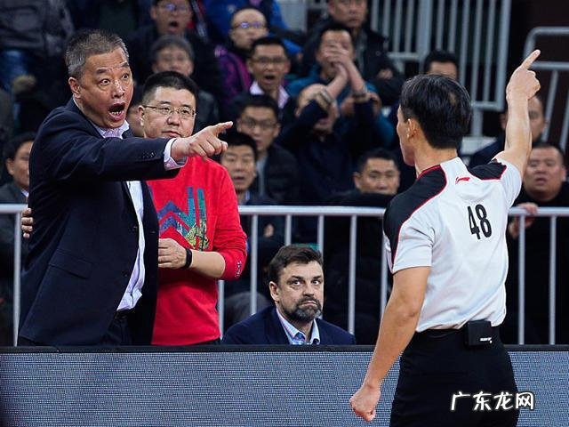 裁判满天飞是什么意思