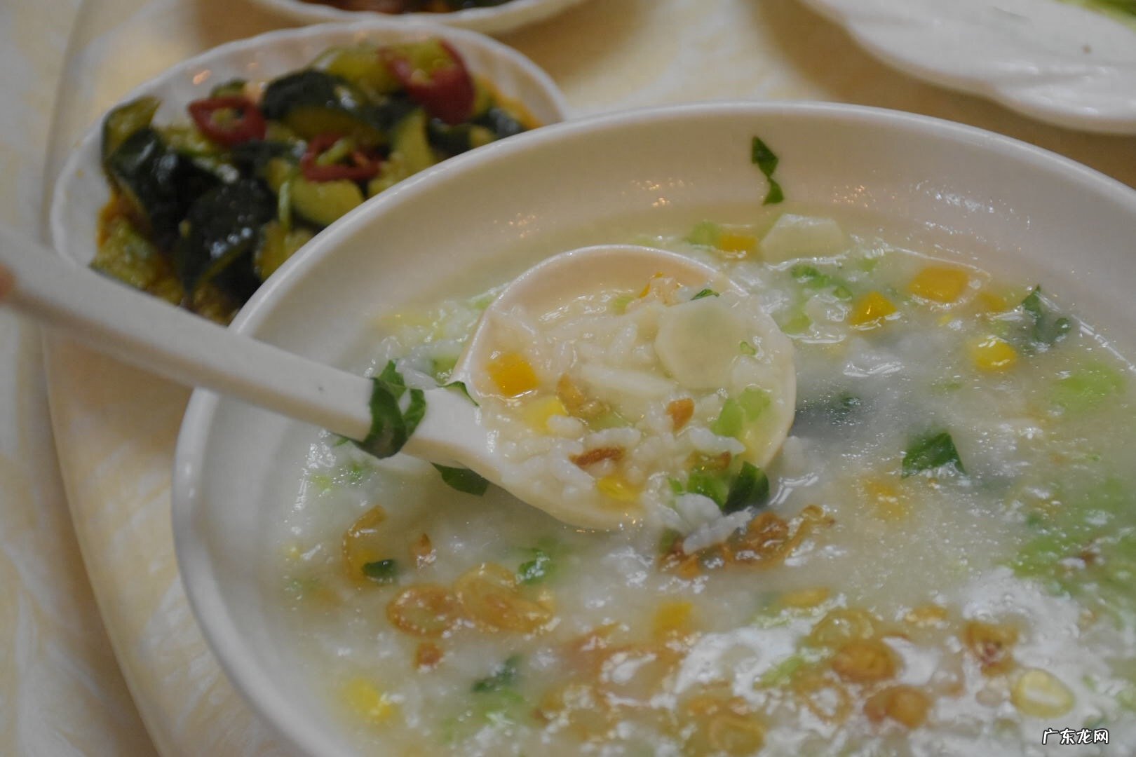 多喝水毁了肾，粗茶淡饭伤透肝？4个坑人的养生建议，越养病越多