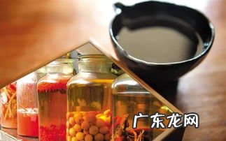 鸡睾丸泡酒有什么功效 鸡睾丸泡酒要生的吗