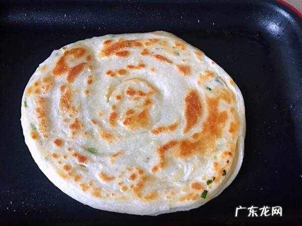 葱油饼怎么做又脆又香,葱油饼怎么做简单又好吃
