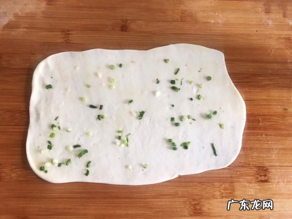 葱油饼怎么做又脆又香,葱油饼怎么做简单又好吃