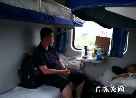 卧铺被子是一客一换,火车硬卧被褥是一客一换