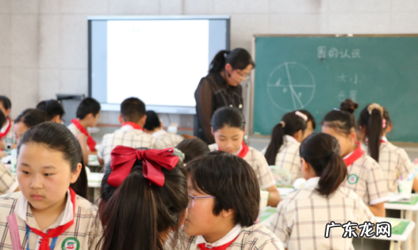 三棱柱是什么,什么叫三棱柱