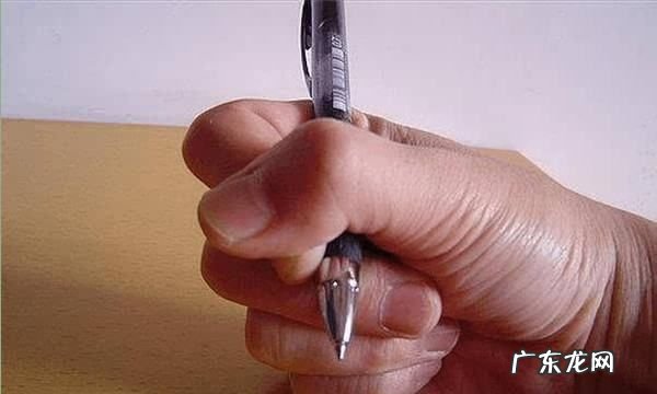 正确的握笔方法,正确握笔的方法和姿势