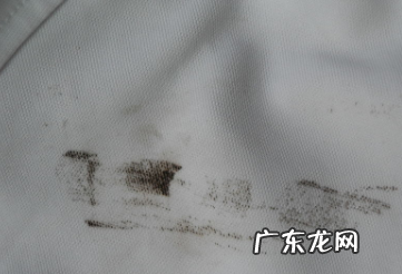 怎么把衣服上的柴油洗掉,衣服上的柴油怎么洗掉