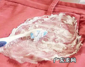 怎么把衣服上的柴油洗掉,衣服上的柴油怎么洗掉