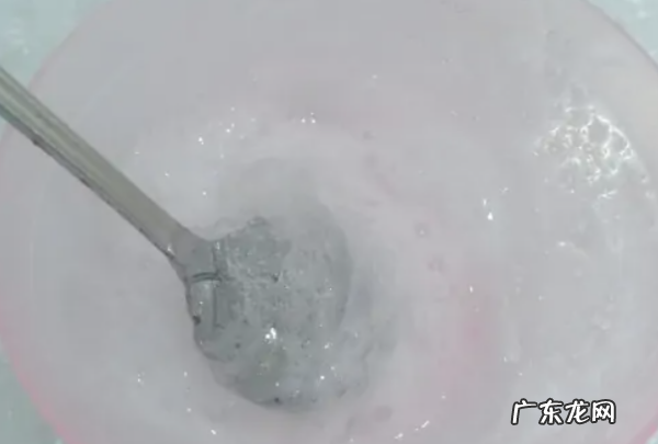 只用液体胶做起泡胶,如何只用胶水做起泡胶不用成型水不用剃须泡沫