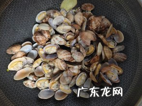 炒花蛤要先煮一下,炒花甲需要先焯水