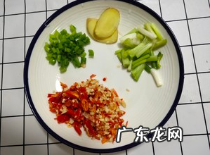炒花蛤要先煮一下,炒花甲需要先焯水