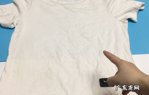 衣服太皱没有熨斗怎么办,新买的衣服皱了没有熨斗怎么办