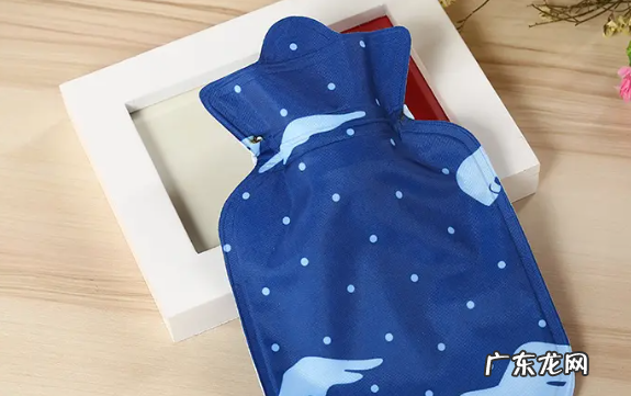 衣服太皱没有熨斗怎么办,新买的衣服皱了没有熨斗怎么办