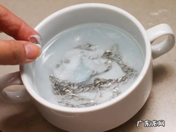 金银手镯怎么清洗干净,怎么样洗银手镯让它光滑点