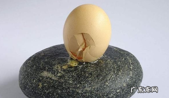 鸡蛋碰石头意思,鸡蛋碰石头歇后语是什么意思
