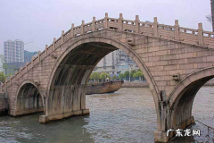 拱形路面是什么意思,拱形路面自由行程原理