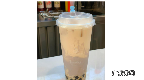 奶茶盖子有三个口怎么喝,不懂就问奶茶杯上这几个孔都是干啥的