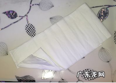 卫生纸怎么叠成卫生巾,用卫生纸做卫生巾的步骤如下
