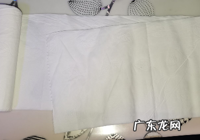 卫生纸怎么叠成卫生巾,用卫生纸做卫生巾的步骤如下