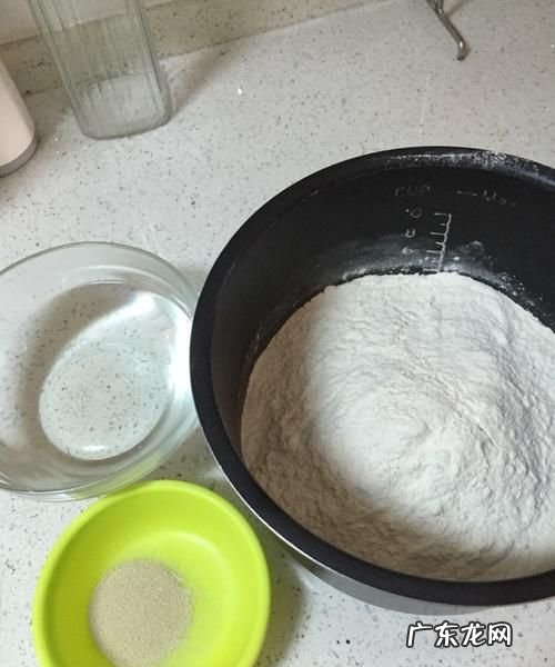 和面放酵母起什么作用,酵母在面包中的作用