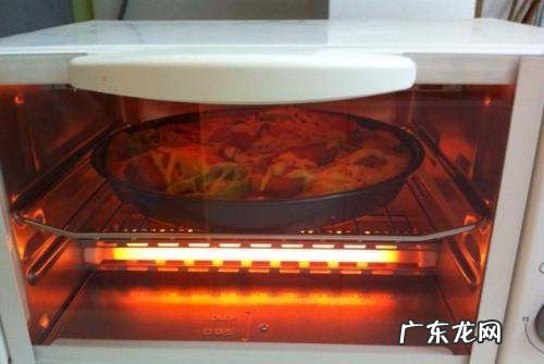 瓷器可以放微波炉,用瓷器碗可以放进微波炉里加热