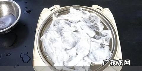 电饭锅盖子怎么拆下来洗,电饭锅的盖子怎么拆下来