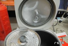 电饭锅盖子怎么拆下来洗,电饭锅的盖子怎么拆下来