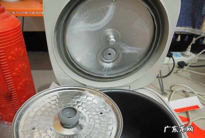 电饭锅盖子怎么拆下来洗,电饭锅的盖子怎么拆下来