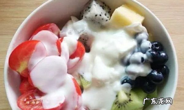 直接用酸奶可以做雪糕,酸奶可以直接冻成雪糕