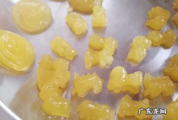 qq糖的明胶是什么做的,qq糖是用猪皮做的