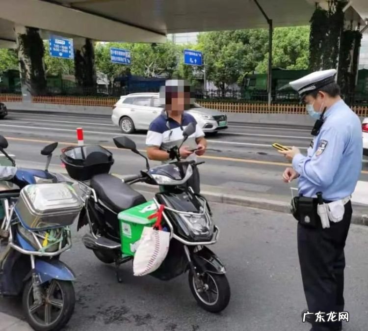摩托车可以在非机动车道上行驶,摩托车可以走非机动车道路