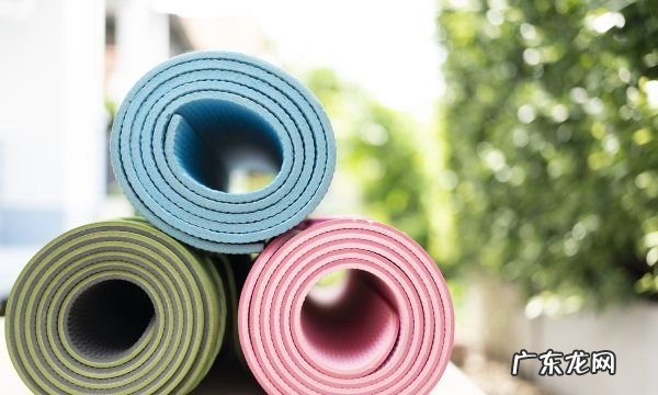 瑜伽垫可以睡觉用,瑜伽垫和爬行垫哪个实用