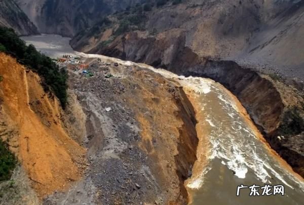 天山天池是如何形成的,天山天池在哪里