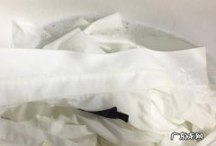 漂白衣服变红怎么回事,漂白液衣服变红色为什么